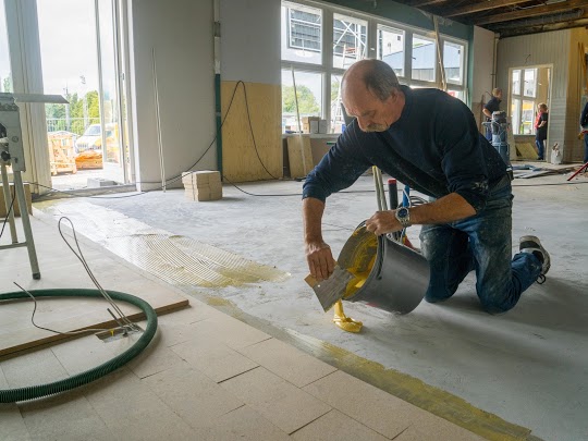 Houten vloeren en parket schuren in Limburg.